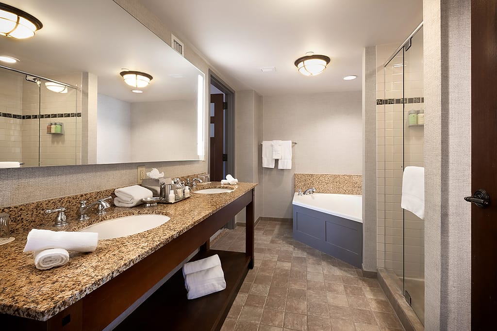 commercial_architecture_real estate photography_atlanta_interior_karenimages 2020 - 30 - atlanta's commercial photographer architectural photograph of the interior design of a bathroom at the lodge and spa at callaway gardens in pine mountain, georgia by atlanta architectural photographer karen images