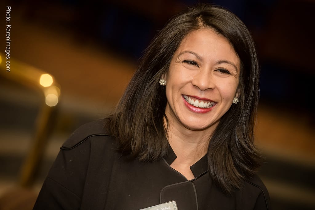 fhl bank_diversity in housing forum_.karen images 2019 - 124 - atlanta's commercial photographer an image of a woman at a corporate event photographed by corporate events photographer karen images