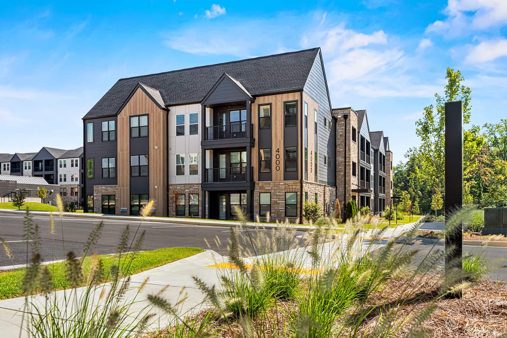 08 - oslo_mcshane construction_karen images 2024 -_ - atlanta's commercial photographer exterior view of an apartment building at oslo by architectural photographer karen images