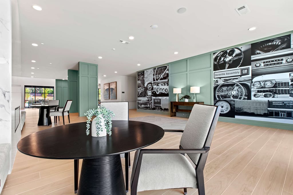 19 - mcshane_the veranda at assembly - atlanta's commercial photographer a cafe table in a lounge at the veranda at assembly photographed by architectural photographer karen images