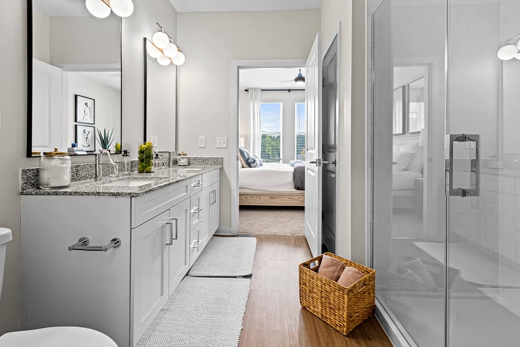 63 - oslo_two bedroom_mcshane construction_karen images 2024 -_ - atlanta's commercial photographer view of bathroom in a two bedroom model home in oslo by architectural photographer karen images